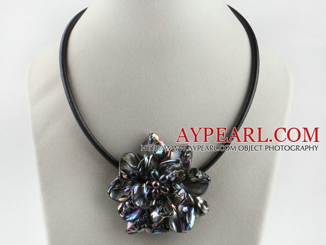 17.7 inches black shell flower pearl necklace with magnetic clasp