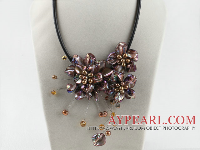 17.7 inches pearl crystal and shell flower necklace with magnetic clasp