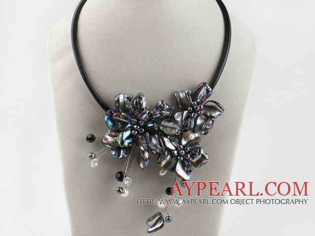 17.7 inches pearl crystal and black shell flower necklace with magnetic clasp