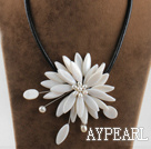 17.7 inches white shell flower pearl necklace with magnetic clasp