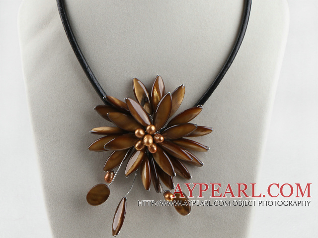 17.7 inches brown shell flower pearl necklace with magnetic clasp