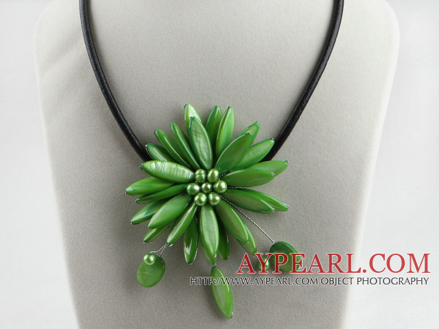 17.7 inches green shell flower pearl necklace with magnetic clasp