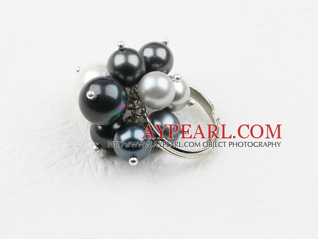 Classic Design Black and White Seashell Beads Adjustable Ring