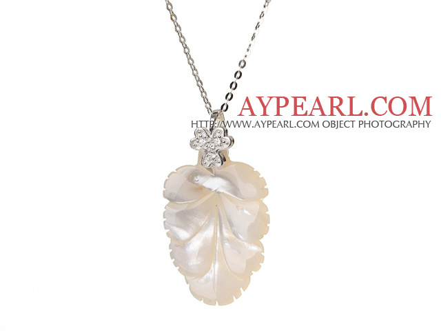 Elegant Style Leaf Shape Natural White Seashell Pearls Pendant Necklace with 925 Sterling Silver Chain
