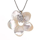 Wholesale Elegant Style Flower Shape Natural White Seashell Pearls Pendant Necklace with 925 Sterling Silver Chain