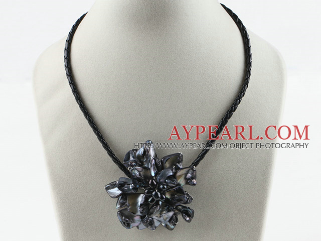 Single Piece Black Pearl Shell Flower Necklace