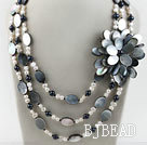 Wholesale New Design White and Black Pearl and Black Lip Shell Flower Necklace