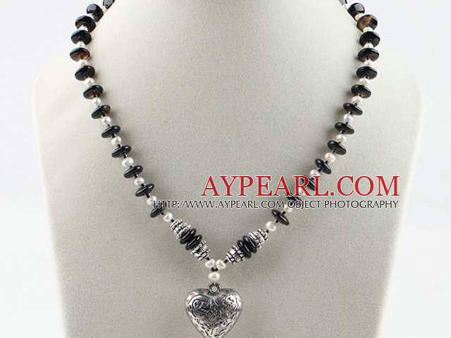 Simple style white freshwater pearl and black agate necklace with lobster clasp