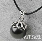 Classic Design Round Shape 16mm Black Seashell Pendant Necklace