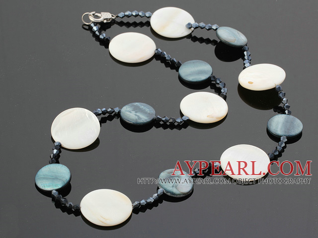 Fashion Black Crystal And White Black Double Color Disc Shell Beaded Necklace