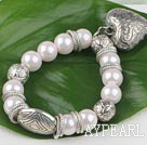 Wholesale Fashion Light Pink Round Acrylic Pearl And Engraved Metal Charm Heart Pendant Bracelet