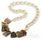 New Design Irregular Shape Burst Pattern Crystallized Agate Necklace with Bold Metal Chain