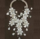 Wholesale Fantastic Fashion Natural White Freshwater Pearl Shell Flower Statement Party Necklace