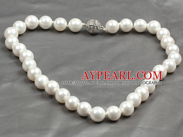 Fashion Single Strand 12Mm White Round Seashell Beads Necklace With Rhinestone Magnetic Clasp
