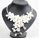 Wholesale Gorgeous Beautiful Natural White Freshwater Pearl White Lip Shell Flower Statement Party Necklace