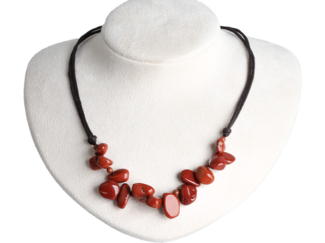 Necklace with safflower stone with side holes